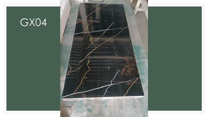 Must kullatud PVC seinapaneel